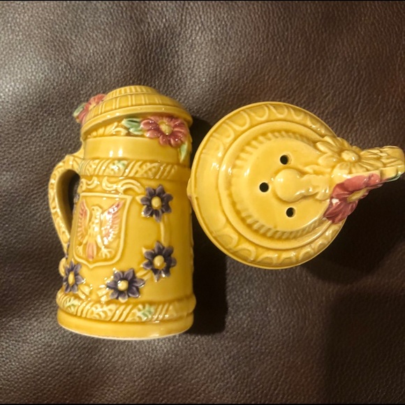 A pair of salt and pepper shakers made in Japan - Picture 4 of 5